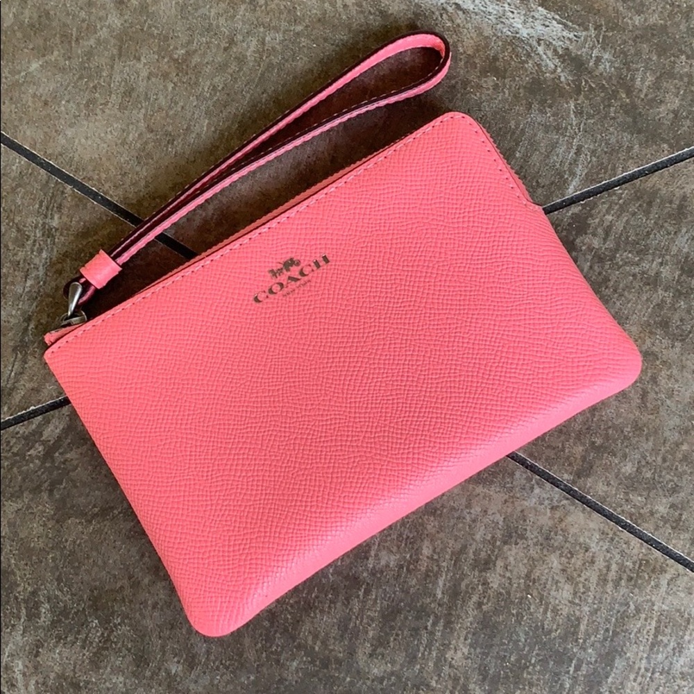 COACH Corner Zip Wristlet CB/Pink Lemonade - Picture 15 of 16